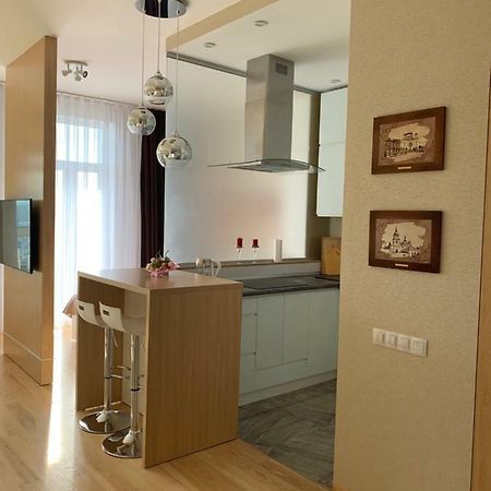 Comfortable Apartments French Quarter Акумулятори Світло Інтернет Завжди Киев Экстерьер фото